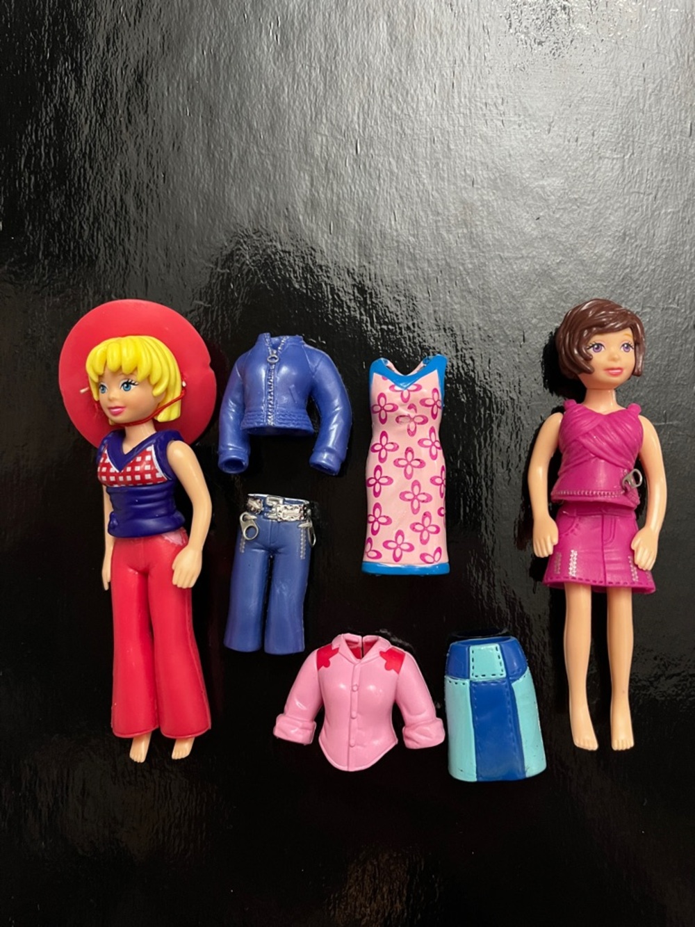 2 Polly Pocket Fashion Dolls w Outfits
#2PP